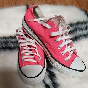 Coverse Low Top All Star.